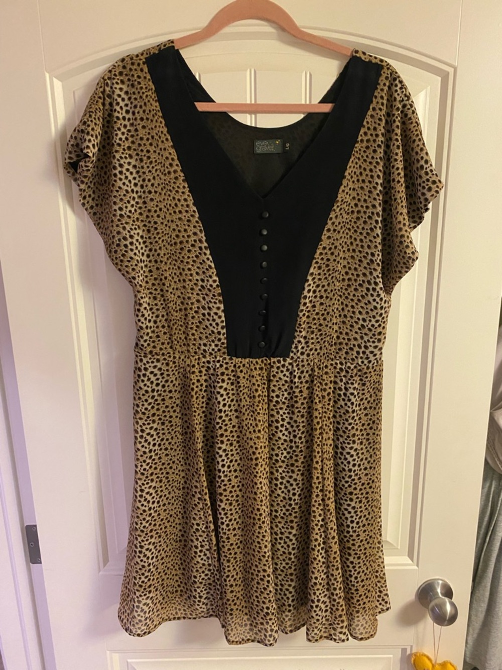 Vintage Eve Gravel V-Neck Short Sleeve Leopard Print Dress in Tan and Black